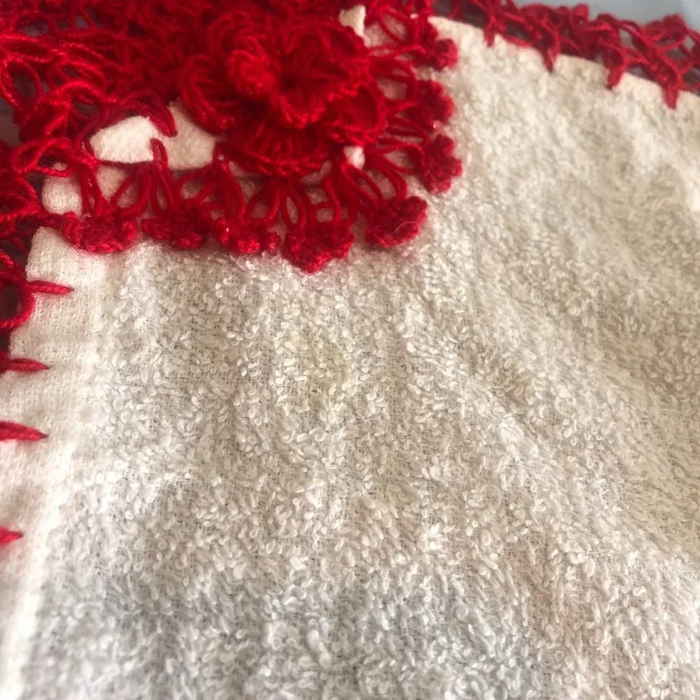 VINTAGE Asatex White Washcloth with Crochet Knit Red Edge #F39